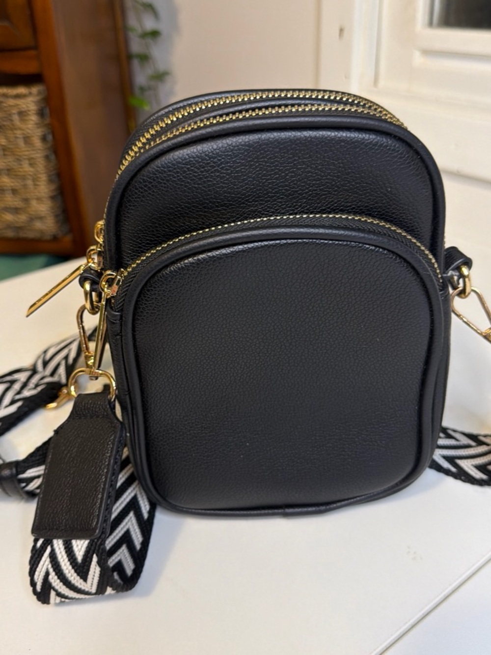 Mali + Lili Josie Triple Zip Vegan Leather Crossbody Bag Black Chevron Strap.